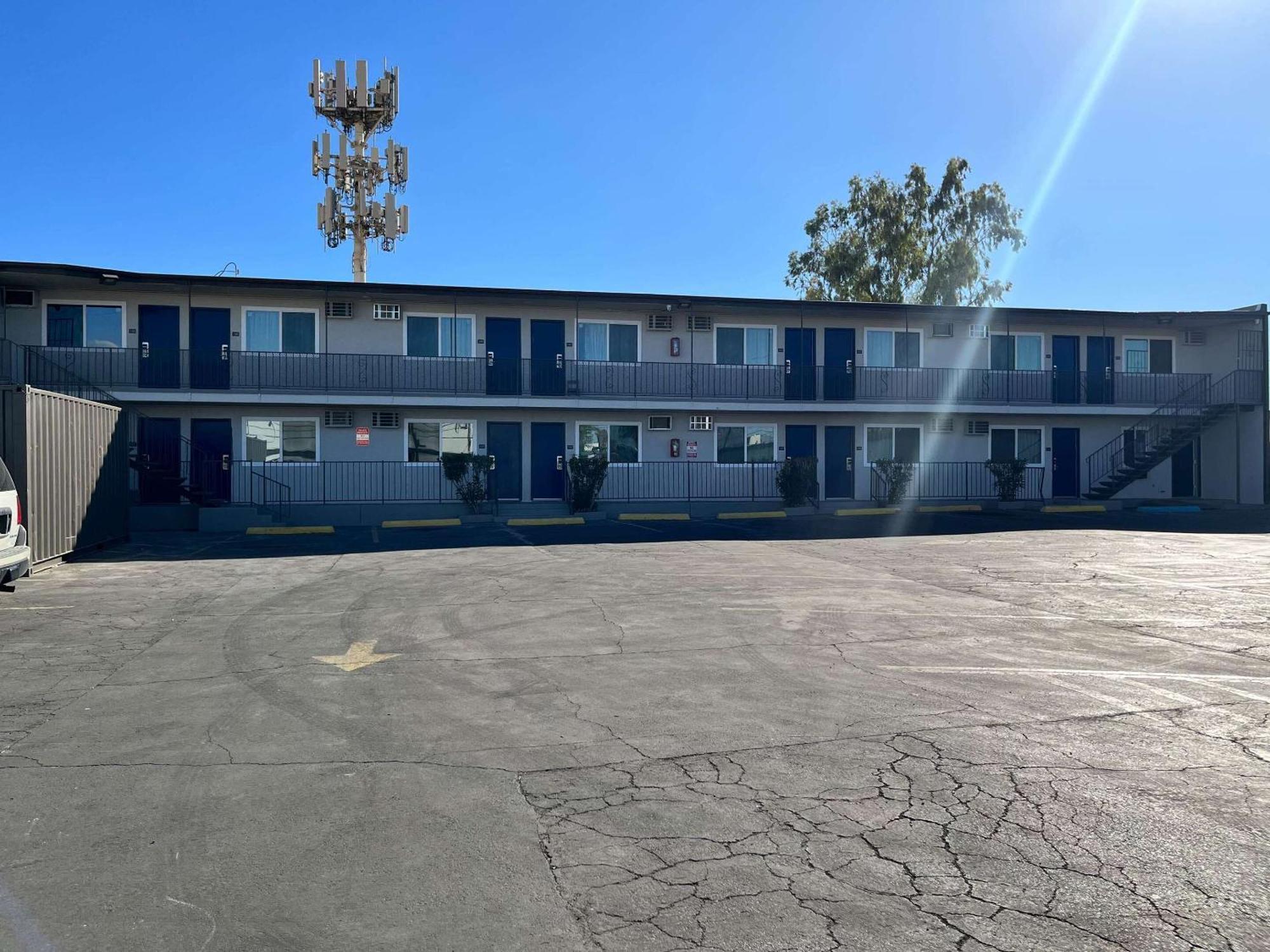 Motel 6 Las Vegas Nv Downtown Fremont St Exterior photo